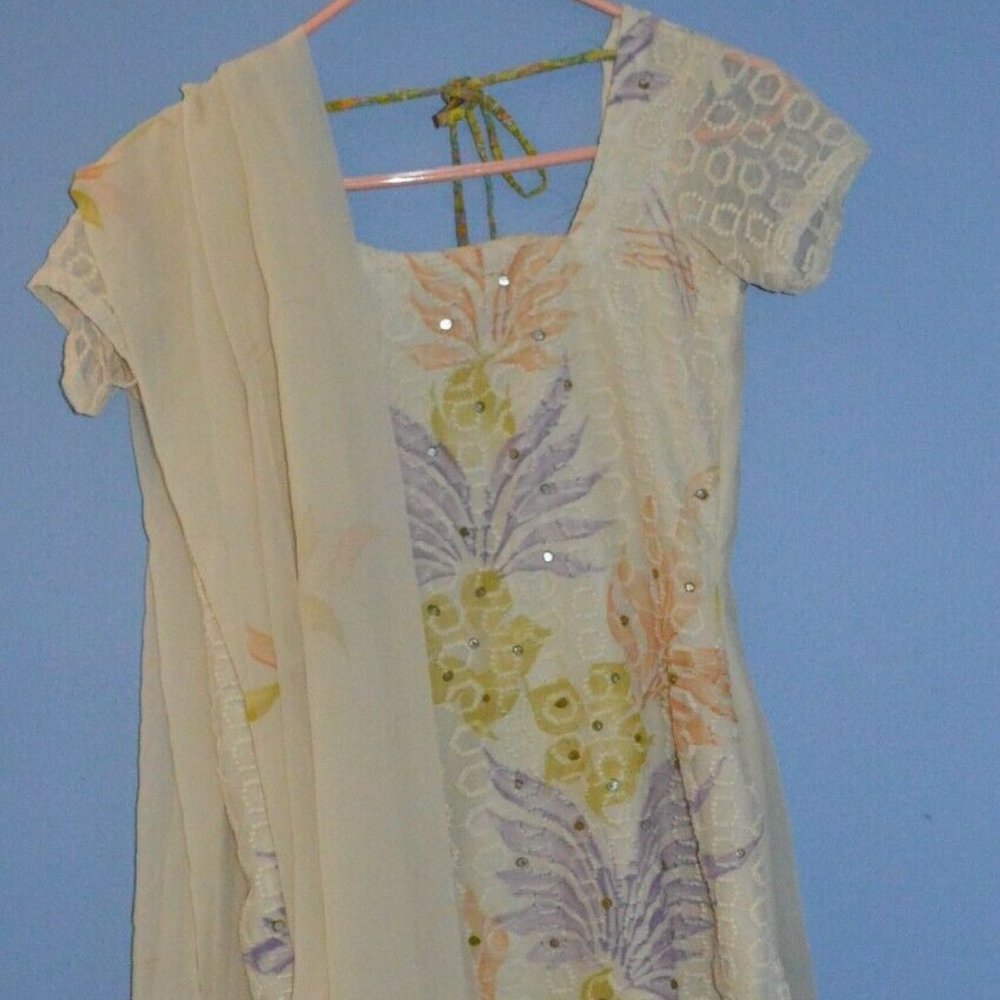 *** PASTEL LACE SALWAR KAMEEZ EMBRIODERY SIZE S - M